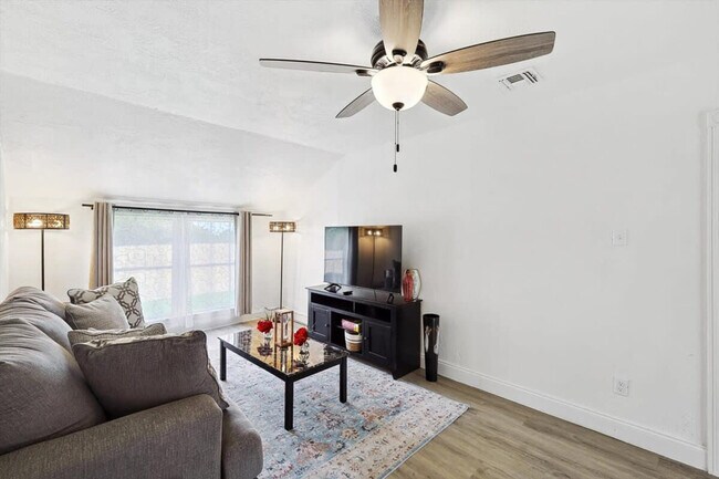 Photo - 711 Red Oak Ln Unidad ID1019621P