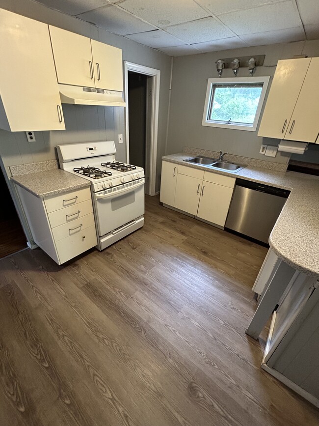 Photo - 1140 Plymouth Ave S