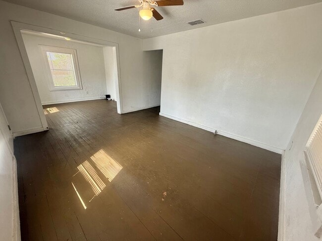 1108 S Lyons Ave