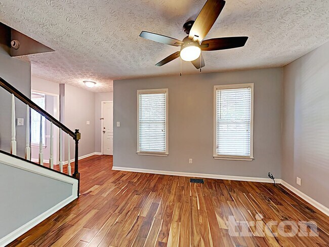 Photo - 125 N Oakland Cir