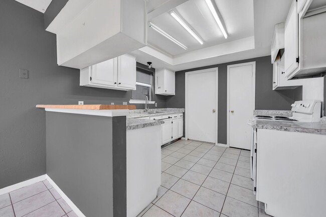 Photo - Beautiful 3 bed 2 bath in Sterling Green!