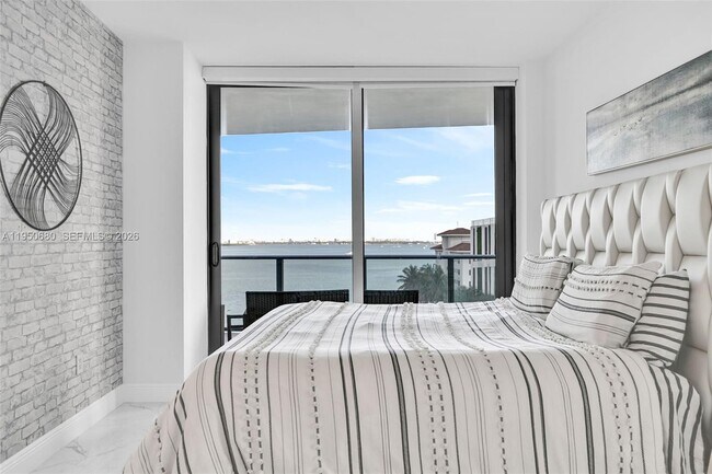 Photo - 460 NE 28th St Unidad 608