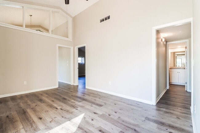 Photo - 154 Chelsea Ct