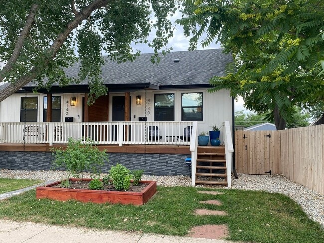 Building Photo - Charming 2-bed, 1-bath home in Sunnyside neighborhood, with private fenced backyard.