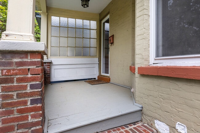 Building Photo - 355 W Clinton St