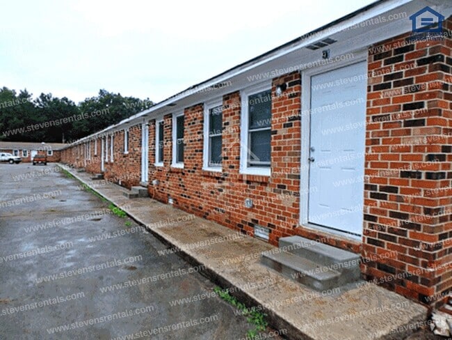 Building Photo - 500 Skyline Dr Rental