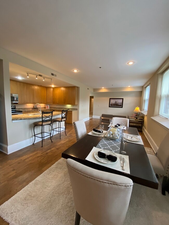 Wonderful kitchen for entertaining. - 803 E 6th St Unit 107