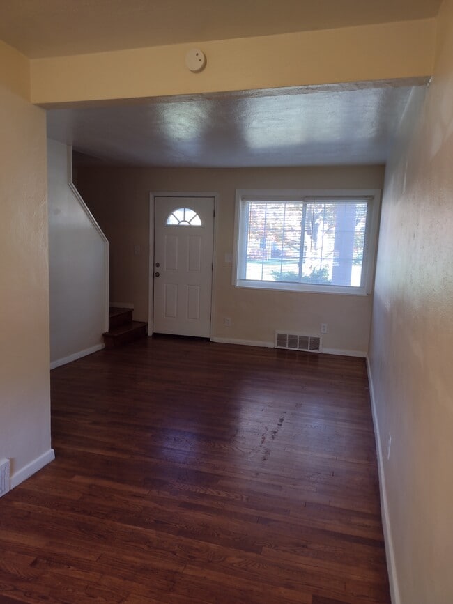 Photo - 22750 Fox Ave