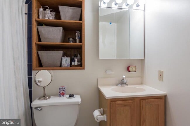 Photo - 1825 Ontario Pl NW