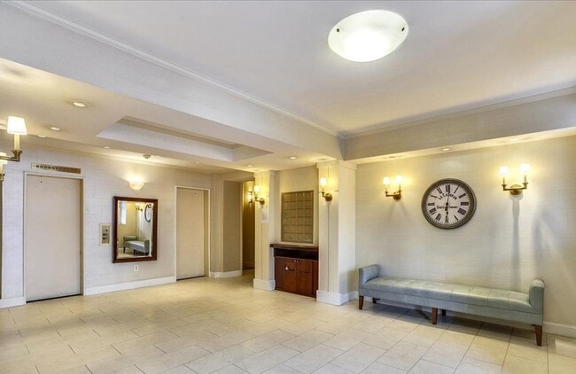 Photo - Château Living in this Dupont Circle Delig... Unidad 503