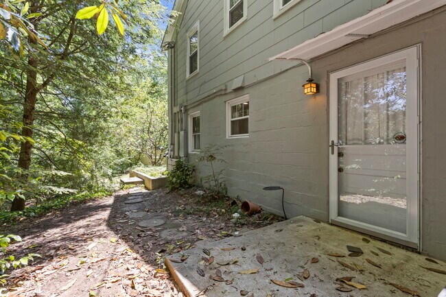 Photo - 214 Waddell Rd Unit B