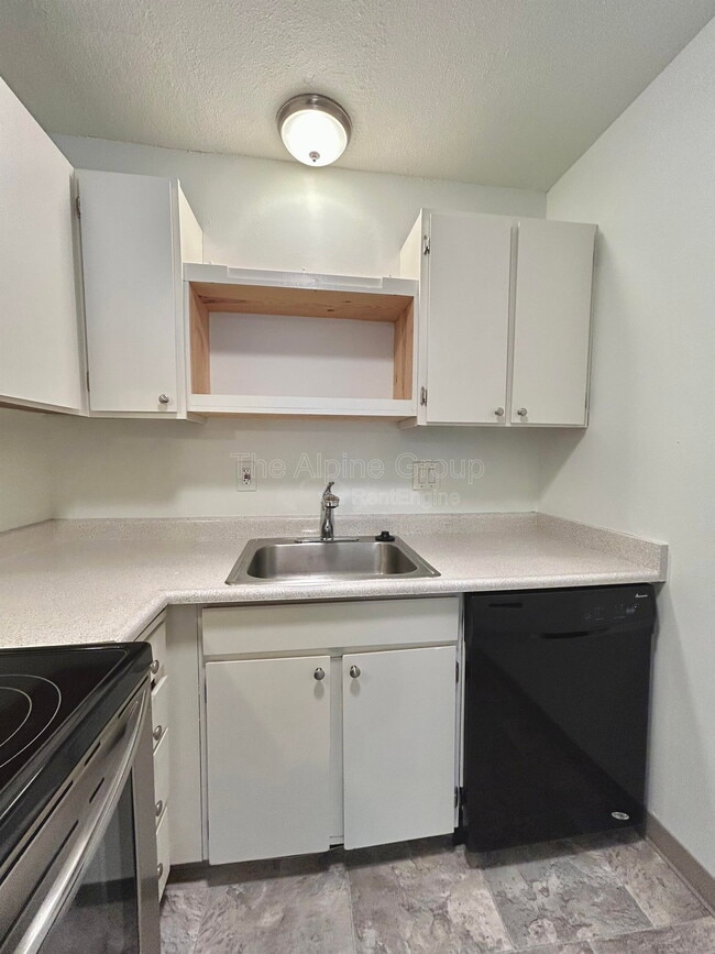 Photo - 6080 SW Valley Ave