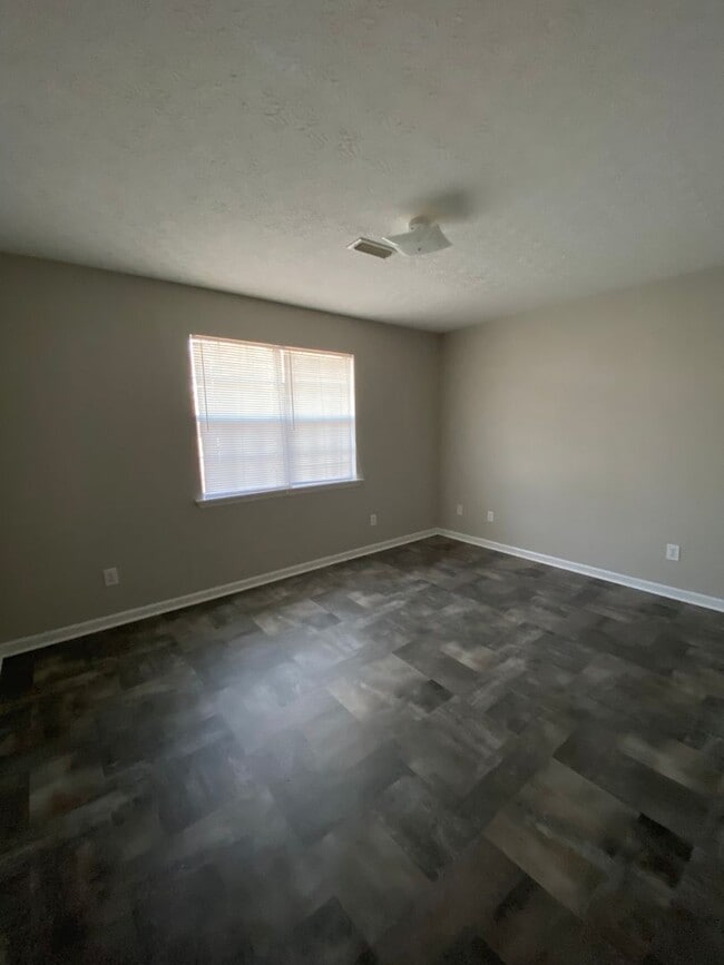 Photo - 203 Tarver St SE