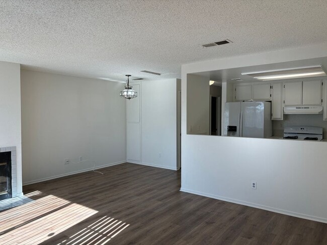 Photo - 8141 Lampson Ave Unidad 3