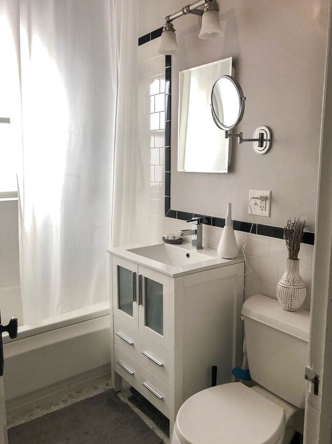 Photo - 4806 N Paulina St Unidad 3