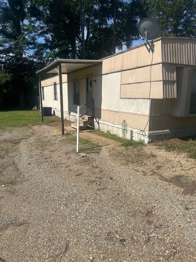 Photo - 15 Coleman Dr S
