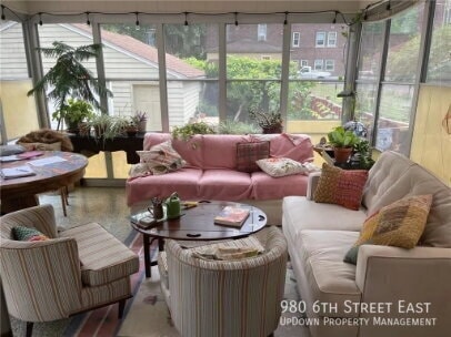 Photo - 980 6th St E