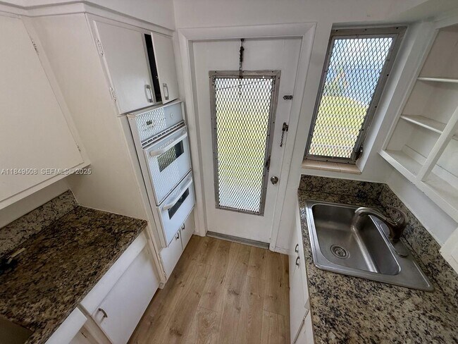 Photo - 7921 East Dr Unidad 17