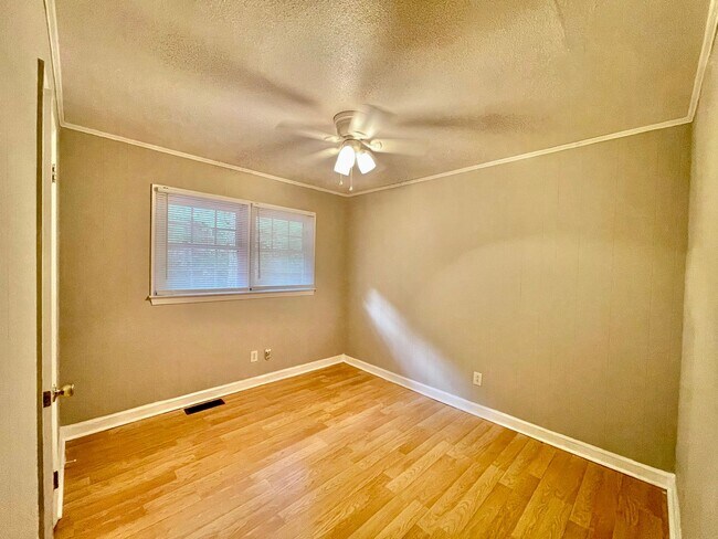 Photo - 202 W Poplar Ave Unit A