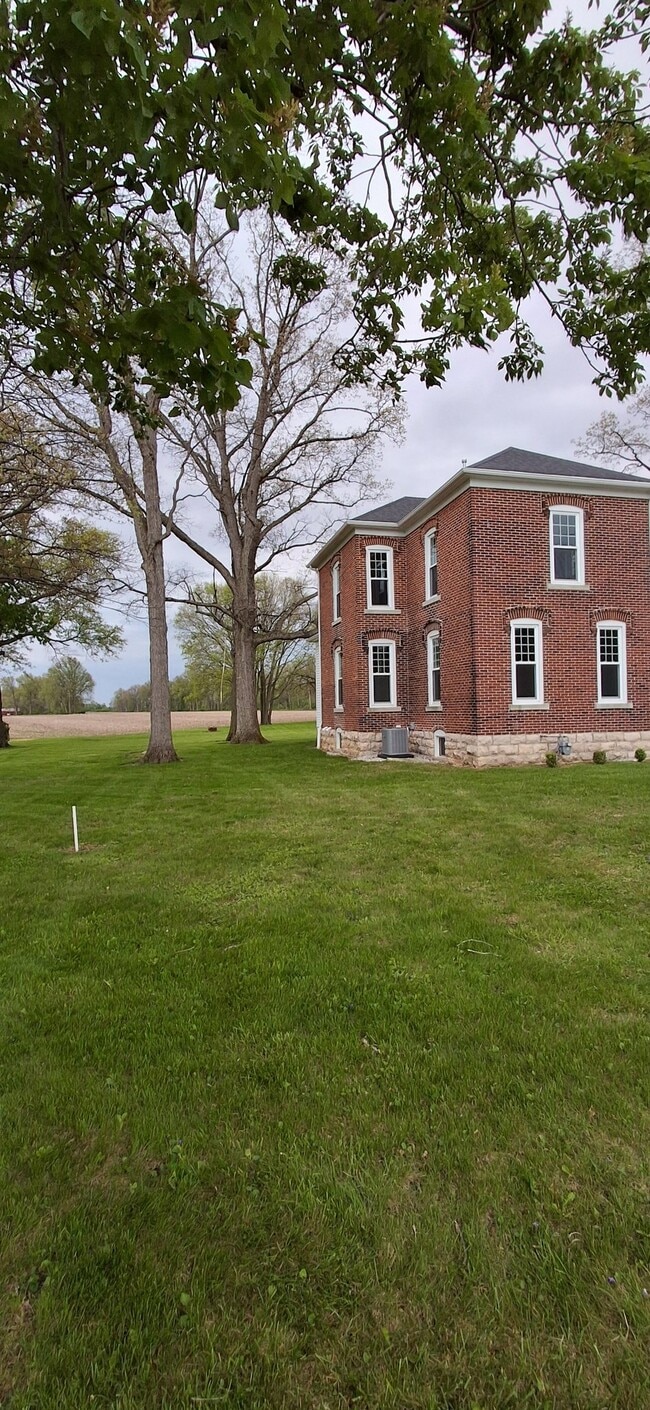 Photo - 2525 E State St