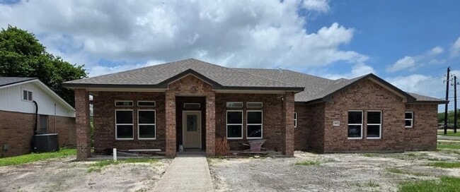 Building Photo - 13602 River Forest Dr