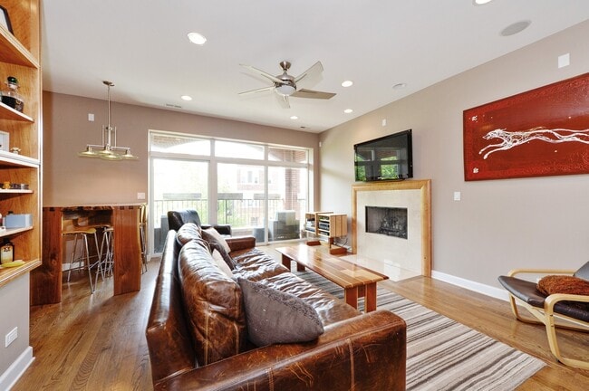 Photo - 1518 W Chestnut St Unit 2