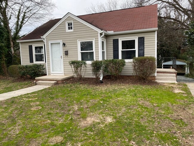 Building Photo - 3 Bedroom 1 bath in Burlington, COMING SOON!