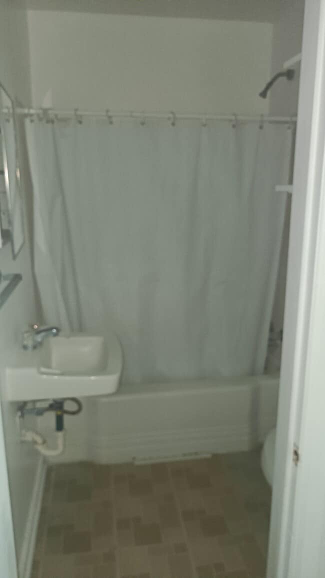 Photo - 918 W 4th St Unit 918