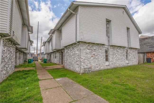 Building Photo - 56 Brandon Hall Dr