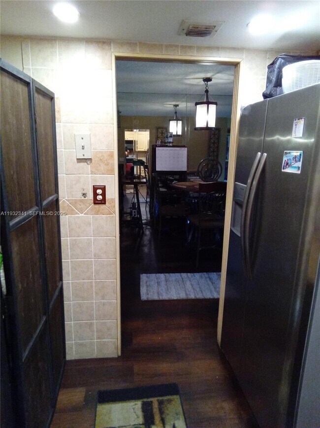 Photo - 1000 St Charles Pl Unidad L2