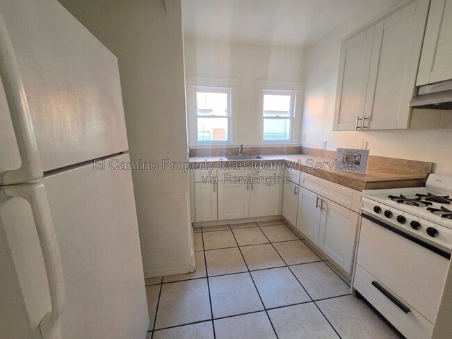 Photo - 336 W 9th St