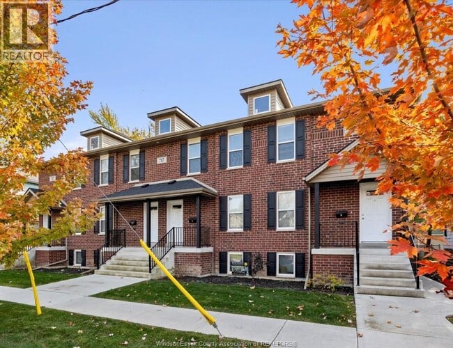 Photo - 717 St Antoine St