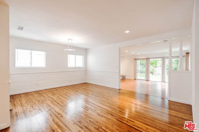 Building Photo - 12800 Stanwood Dr Rental