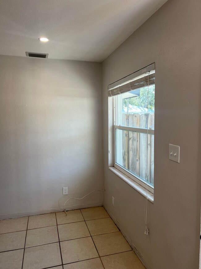 Photo - 7101 Dartmouth Ave N Unidad 4