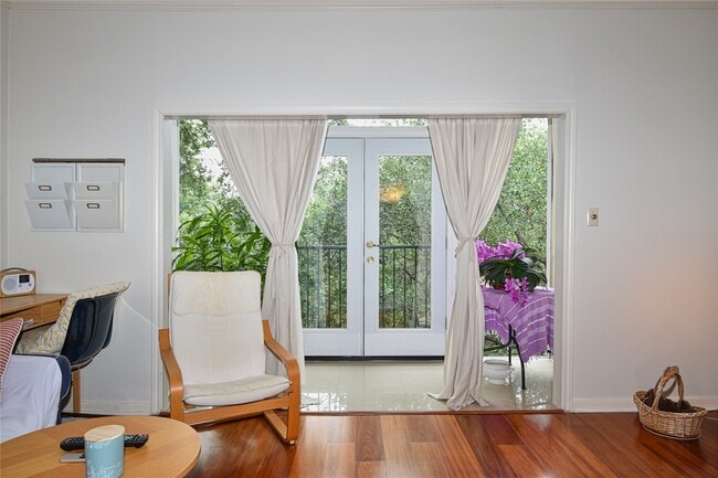 Building Photo - 2425 Underwood St Unit 346