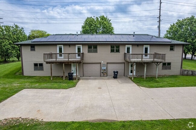 Building Photo - $1,900 W/UTILITIES INCLUDED! FANTASTIC GEO... Rental
