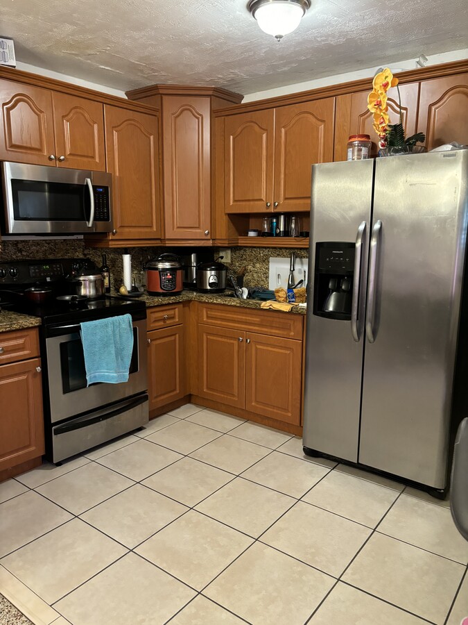 Kitchen - 10475 SW 46th St