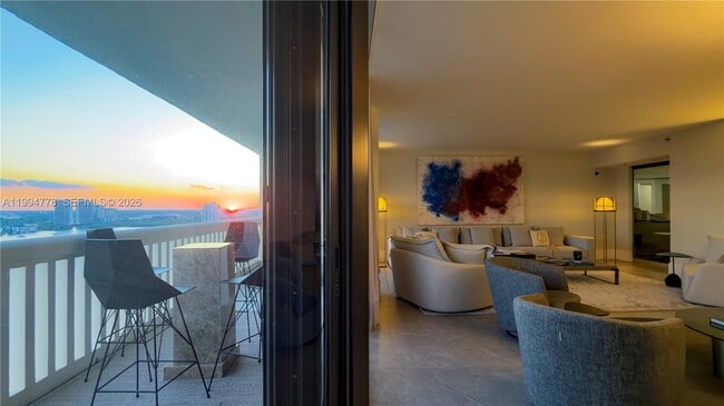 Photo - 2000 Island Blvd Unidad 2404