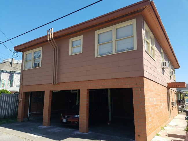 Building Photo - 1320 Postoffice St Unit Apt #B
