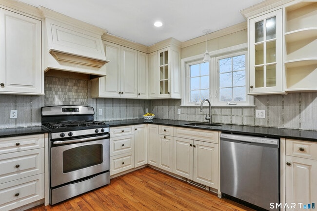 Photo - 1180 Main St