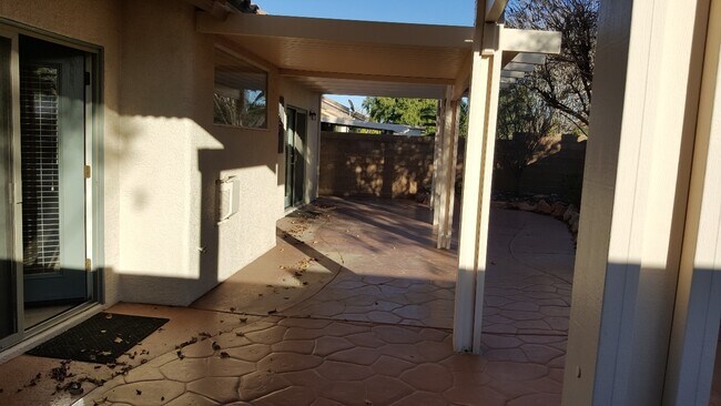 Photo - 3 BEDROOM 2 CAR GARAGE SINGLE STORY HOME