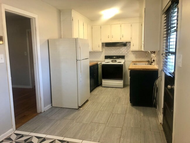 Photo - Awesome 2BR/1Bathroom Apartment in popular LAKEWOOD near Duke University!