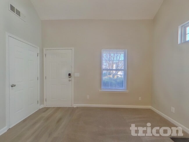 Photo - 1960 Lexington Ln