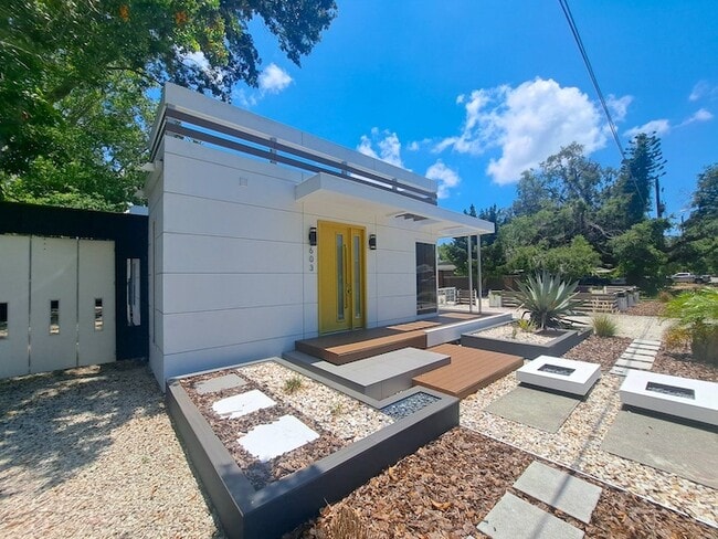 Photo - 603 38th St W