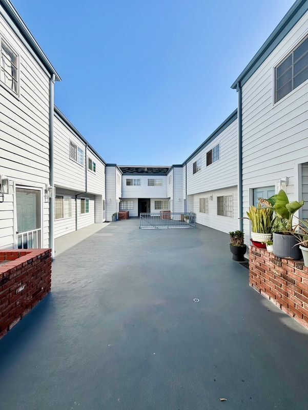 941 Elm Ave Unit 9