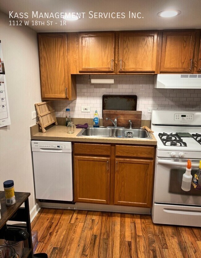 Photo - 1112 W 18th St Unidad 1R