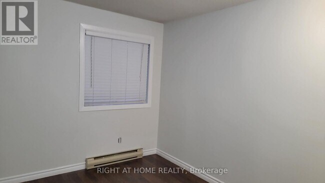 Photo - 733 Deveron Crescent Unit 108