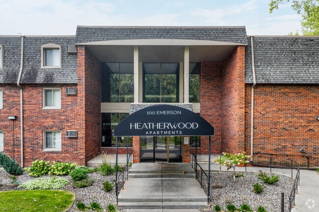 Building Photo - Heatherwood Apartments | MODERNIZED LIVING