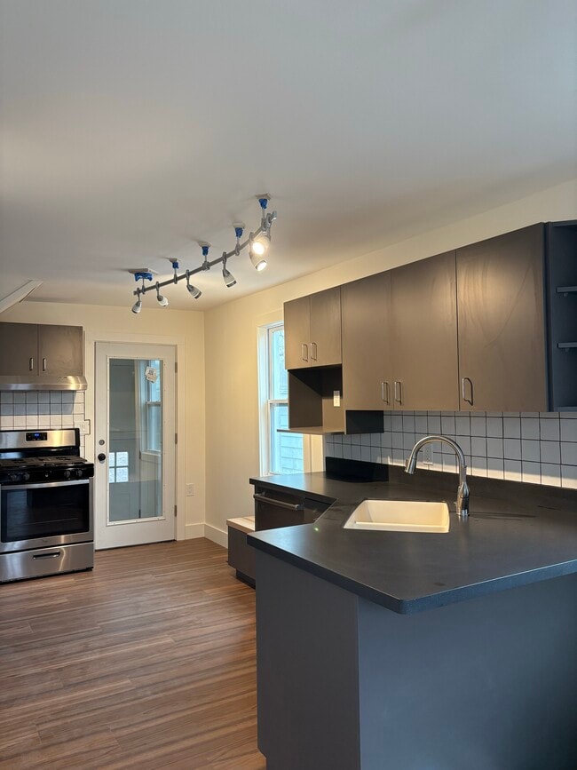 Building Photo - 1315A E Seeley St