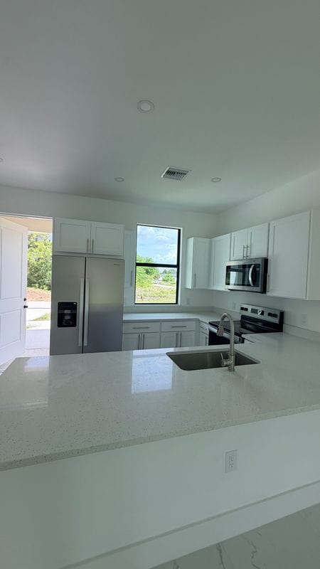 Photo - 496 Loretta Ave S